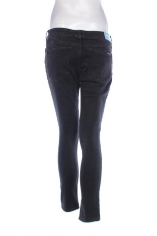 Дамски дънки Calvin Klein Jeans, Размер M, Цвят Черен, Цена 48,99 лв.