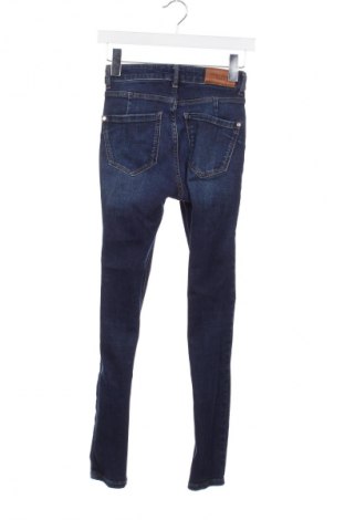 Damskie jeansy Mango, Rozmiar XXS, Kolor Niebieski, Cena 78,16 zł