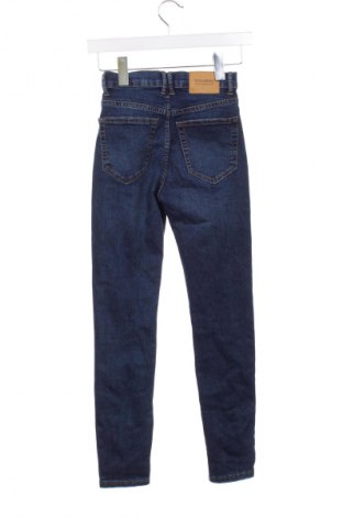 Damskie jeansy Pull&Bear, Rozmiar XXS, Kolor Niebieski, Cena 66,69 zł