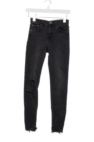Dámske džínsy  Pull&Bear, Veľkosť XS, Farba Čierna, Cena  14,83 €