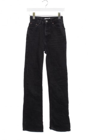 Blugi de femei Pull&Bear, Mărime XXS, Culoare Negru, Preț 73,98 Lei