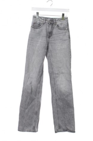 Damen Jeans Stradivarius, Größe XS, Farbe Grau, Preis 14,83 €