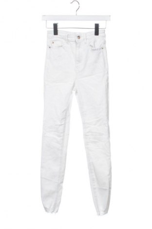 Дамски дънки Stradivarius, Размер XS, Цвят Бял, Цена 29,99 лв.