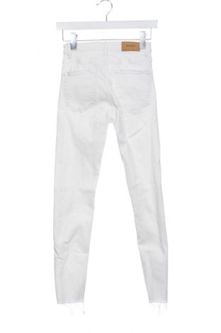 Női farmernadrág Stradivarius, Méret XS, Szín Fehér, Ár 5 799 Ft