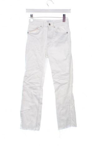 Blugi de femei Zara, Mărime XS, Culoare Alb, Preț 88,99 Lei