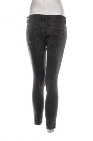 Damskie jeansy Zara, Rozmiar M, Kolor Czarny, Cena 62,18 zł