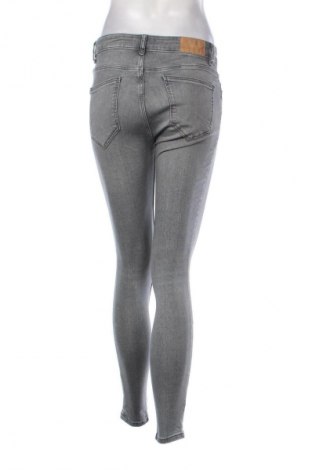 Blugi de femei Zara, Mărime M, Culoare Gri, Preț 45,99 Lei