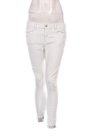 Дамски дънки Zara, Размер M, Цвят Бял, Цена 27,99 лв.