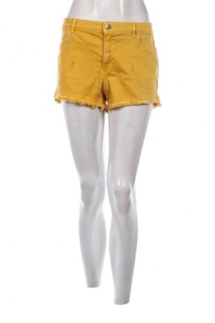 Pantaloni scurți de femei Bershka, Mărime L, Culoare Galben, Preț 48,47 Lei