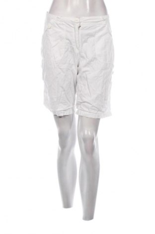 Damen Shorts Manguun, Größe M, Farbe Weiß, Preis € 10,00