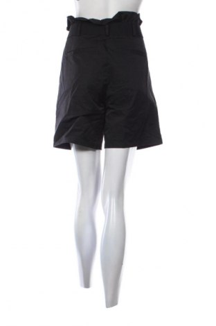 Damen Shorts Oval Square, Größe M, Farbe Schwarz, Preis 24,48 €