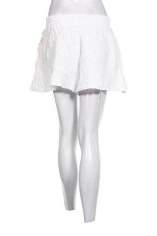 Pantaloni scurți de femei Sinsay, Mărime M, Culoare Alb, Preț 48,47 Lei