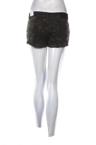 Damen Shorts Superdry, Größe S, Farbe Mehrfarbig, Preis 39,30 €