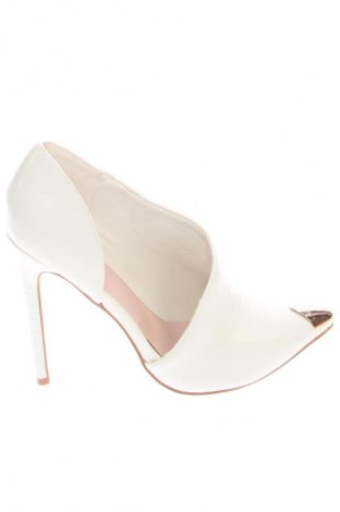 Дамски обувки Shoedazzle, Размер 40, Цвят Екрю, Цена 48,00 лв.