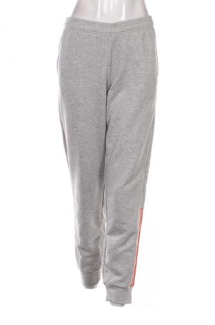 Dámske tepláky Adidas, Veľkosť L, Farba Sivá, Cena  23,95 €