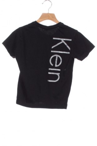 Детска тениска Calvin Klein, Размер 5-6y/ 116-122 см, Цвят Черен, Цена 19,99 лв.