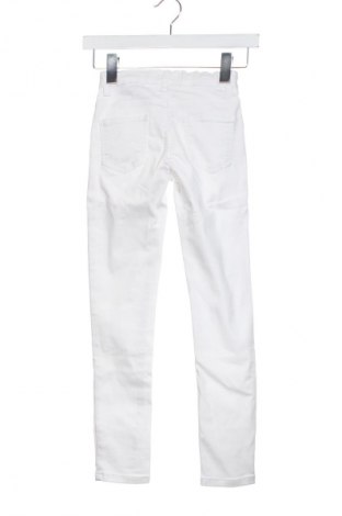 Детски дънки Unbranded, Размер 7-8y/ 128-134 см, Цвят Бял, Цена 29,00 лв.