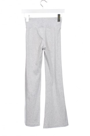 Детски панталон Bershka, Размер 10-11y/ 146-152 см, Цвят Сив, Цена 14,99 лв.