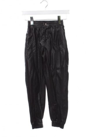 Детски панталон Bershka, Размер 10-11y/ 146-152 см, Цвят Черен, Цена 21,00 лв.