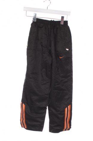 Dětské tepláky Nike, Velikost 8-9y/ 134-140 cm, Barva Černá, Cena  549,00 Kč