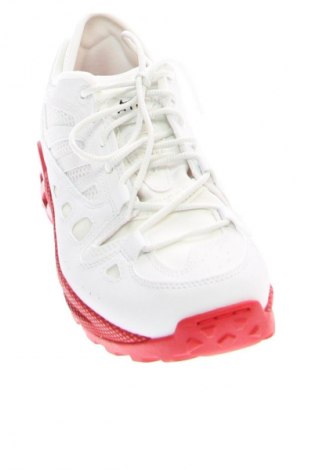 Мъжки обувки Nike Acg, Размер 42, Цвят Бял, Цена 240,35 лв.