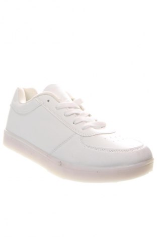 Férfi cipők
 Unbranded, Méret 45, Szín Fehér, Ár 10 569 Ft