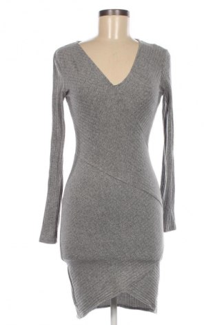 Šaty  Bershka, Velikost M, Barva Šedá, Cena  249,00 Kč
