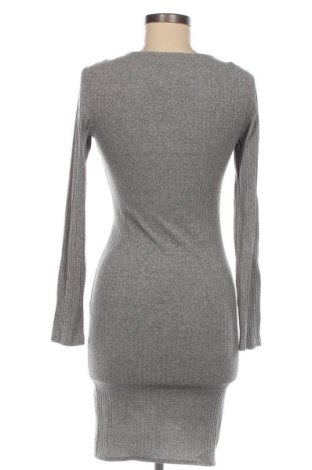 Šaty  Bershka, Velikost M, Barva Šedá, Cena  249,00 Kč