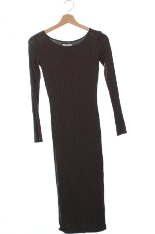 Kleid Bershka, Größe XS, Farbe Grün, Preis 20,99 €
