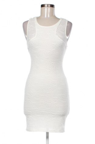 Φόρεμα Bershka, Μέγεθος M, Χρώμα Εκρού, Τιμή 14,83 €