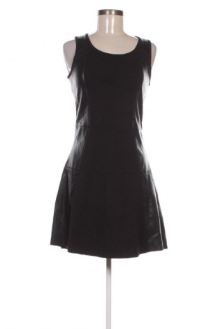 Рокля Calvin Klein Jeans, Размер M, Цвят Черен, Цена 68,99 лв.