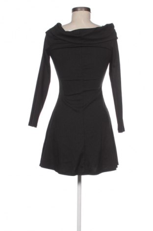 Рокля H&M Divided, Размер S, Цвят Черен, Цена 29,01 лв.