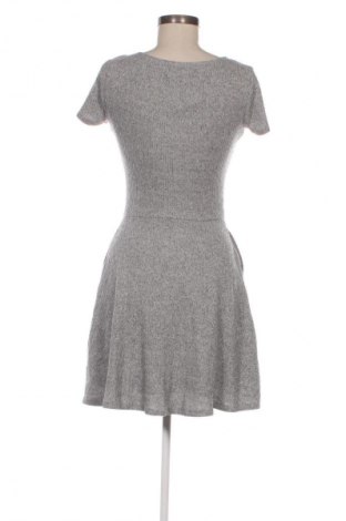 Šaty  Hollister, Veľkosť M, Farba Sivá, Cena  27,95 €