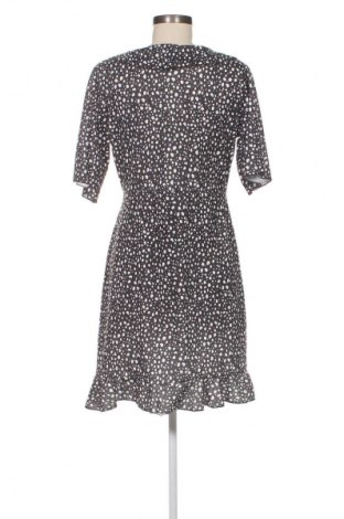 Sukienka Pretty Little Thing, Rozmiar M, Kolor Kolorowy, Cena 95,99 zł