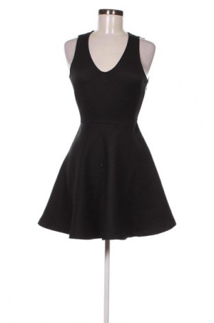 Šaty  Pull&Bear, Velikost M, Barva Černá, Cena  469,00 Kč