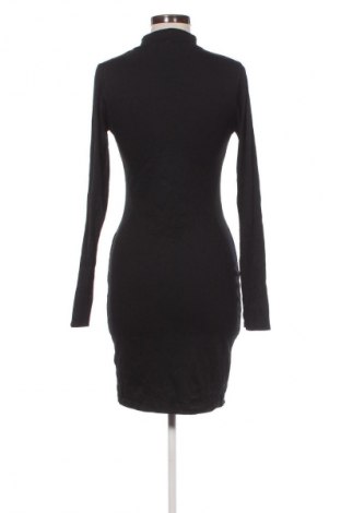 Šaty  Pull&Bear, Veľkosť XL, Farba Čierna, Cena  16,95 €