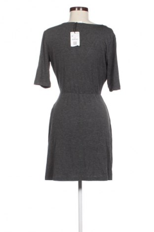 Kleid Stradivarius, Größe M, Farbe Grau, Preis € 23,52
