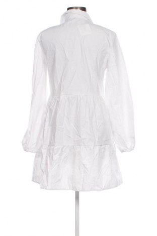 Rochie Stradivarius, Mărime M, Culoare Alb, Preț 156,99 Lei