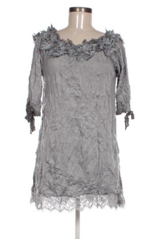 Kleid Tredy, Größe M, Farbe Grau, Preis 20,99 €