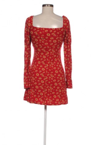 Рокля Urban Outfitters, Размер S, Цвят Многоцветен, Цена 19,99 лв.