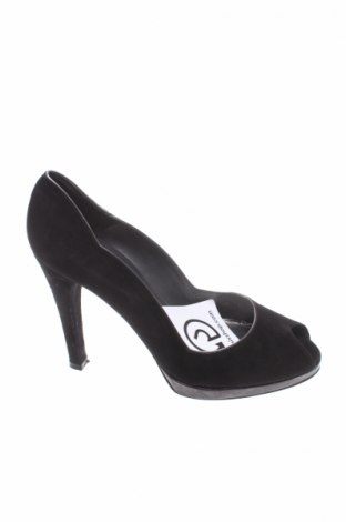 Дамски обувки Stuart Weitzman, Размер 38, Цвят Черен, Естествен велур, Цена 205,20 лв.