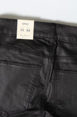 Дамски панталон ONLY, Размер XS, Цвят Черен, 77% вискоза, 20% полиамид, 3% еластан, Цена 24,15 лв.