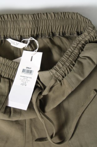 Дамски панталон ONLY, Размер XS, Цвят Зелен, 90% вискоза, 10% полиестер, Цена 24,15 лв.