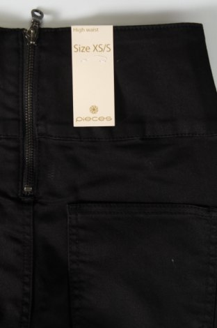 Γυναικείο παντελόνι Pieces, Μέγεθος XS, Χρώμα Μαύρο, Βαμβάκι, πολυεστέρας, ελαστάνη, άλλα υλικά, Τιμή 16,29 €