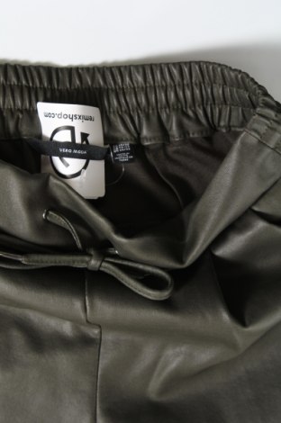 Дамски панталон Vero Moda, Размер XS, Цвят Зелен, 95% полиестер, 5% еластан, Цена 25,90 лв.