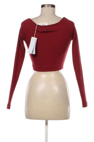 Дамска блуза Guess, Размер S, Цвят Червен, Цена 108,00 лв.