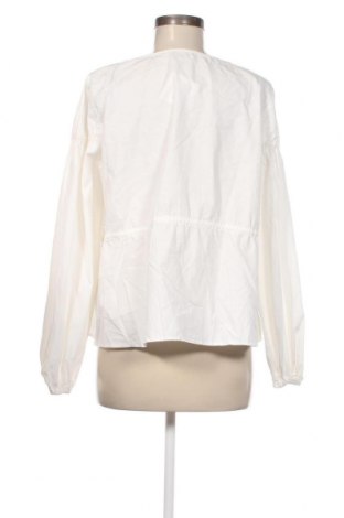 Damen Shirt NA-KD, Größe M, Farbe Weiß, Preis 10,46 €