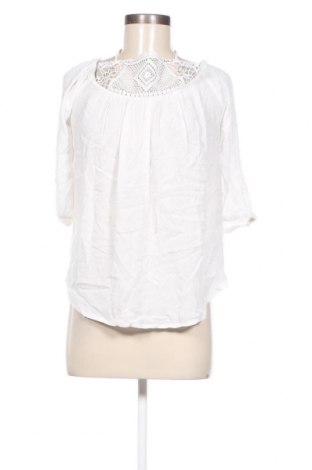 Дамска блуза ONLY, Размер M, Цвят Бял, Цена 6,00 лв.