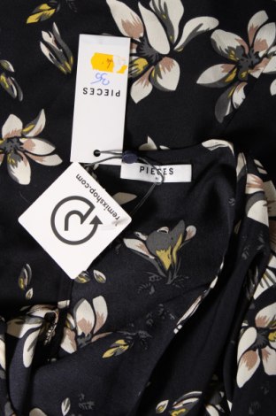 Дамска блуза Pieces, Размер M, Цвят Черен, Цена 41,97 лв.