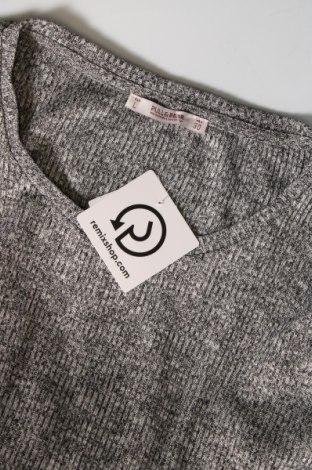 Γυναικεία μπλούζα Pull&Bear, Μέγεθος L, Χρώμα Γκρί, Τιμή 4,37 €